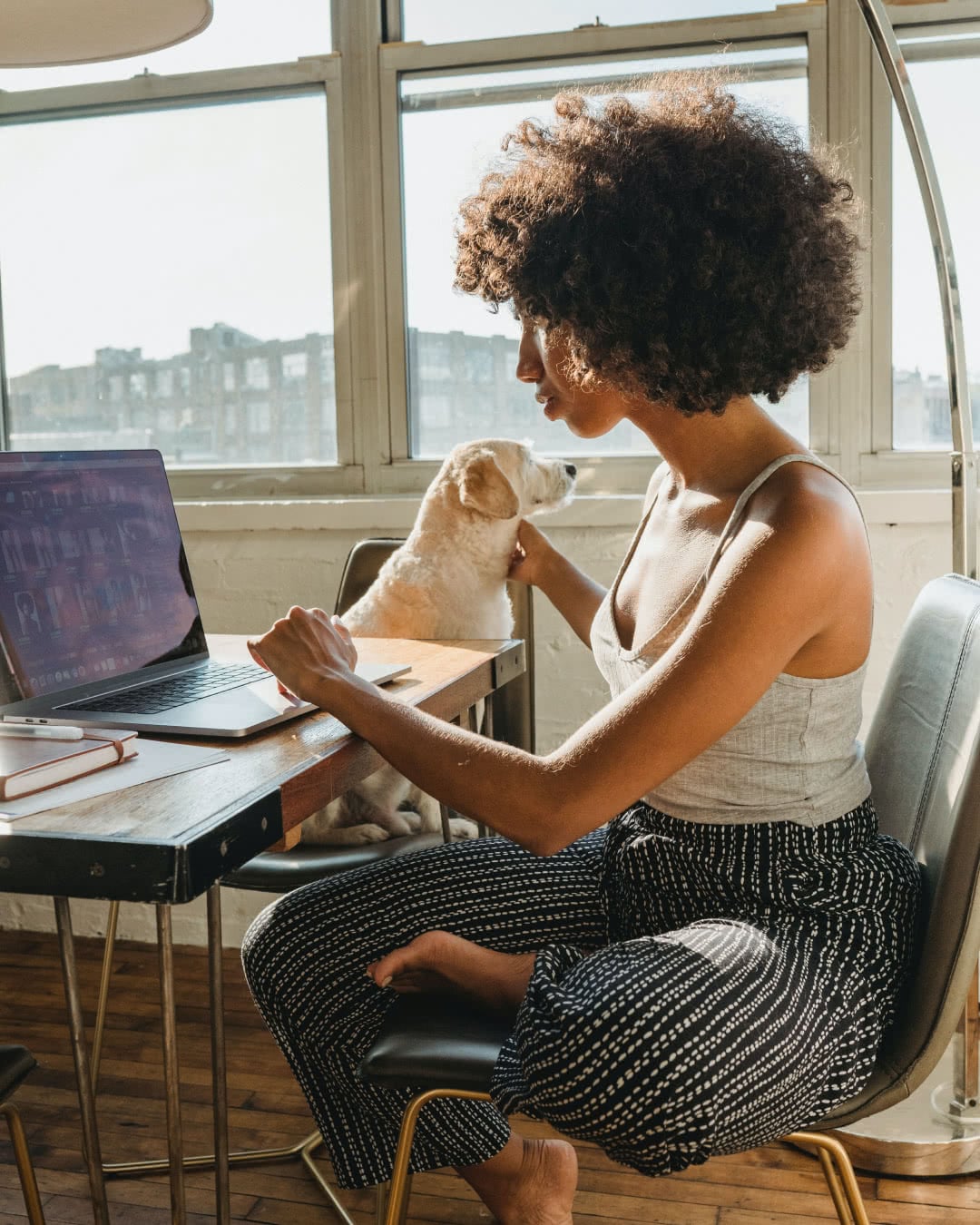 A artist working as a financial planner for her art career